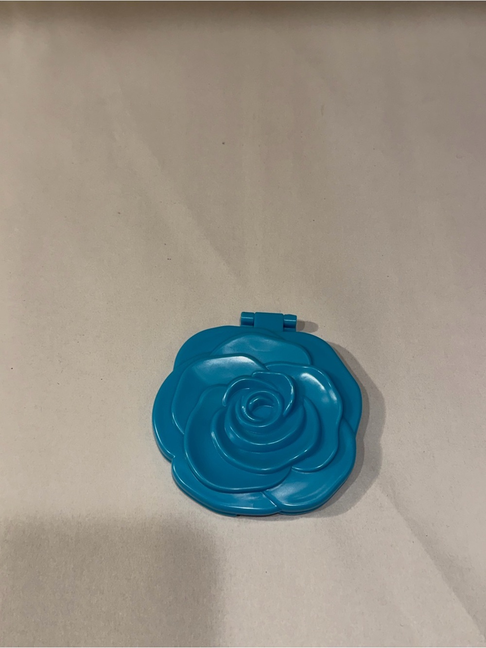 Vintage Compact Rose-Shaped Pocket Mirror - Blue